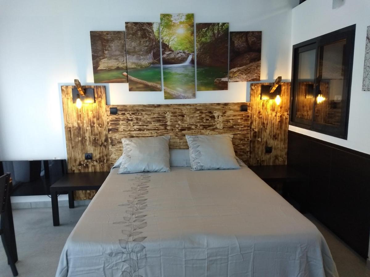 Bed and Breakfast Les Terrasses De Valensole Exterior foto