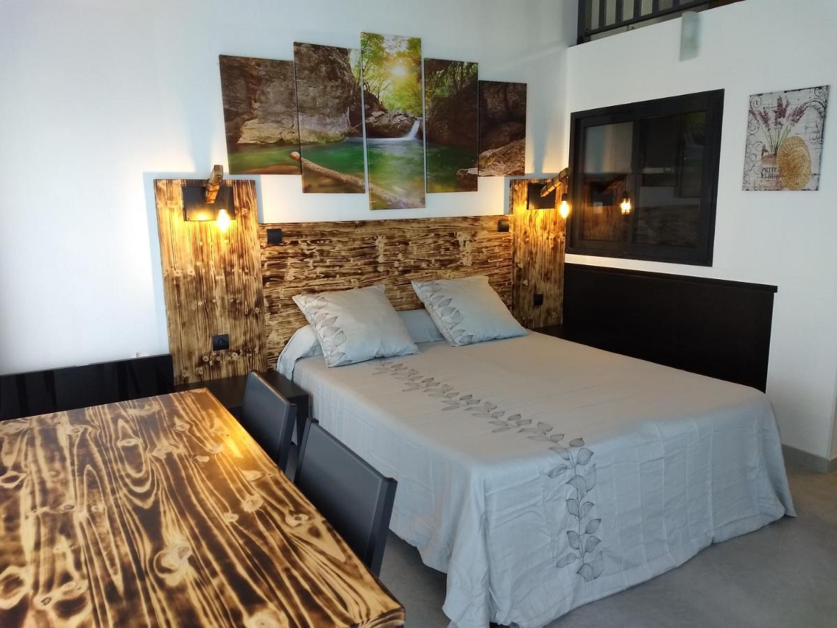 Bed and Breakfast Les Terrasses De Valensole Exterior foto