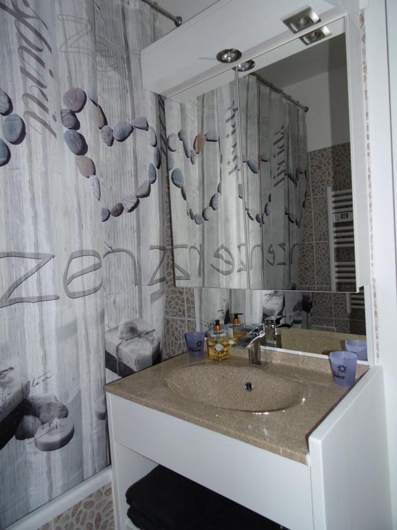 Bed and Breakfast Les Terrasses De Valensole Exterior foto